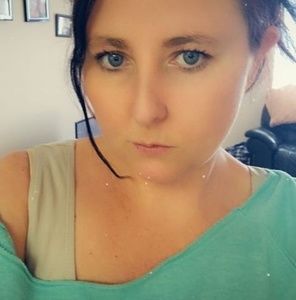 Meet your Posher, Kira lee